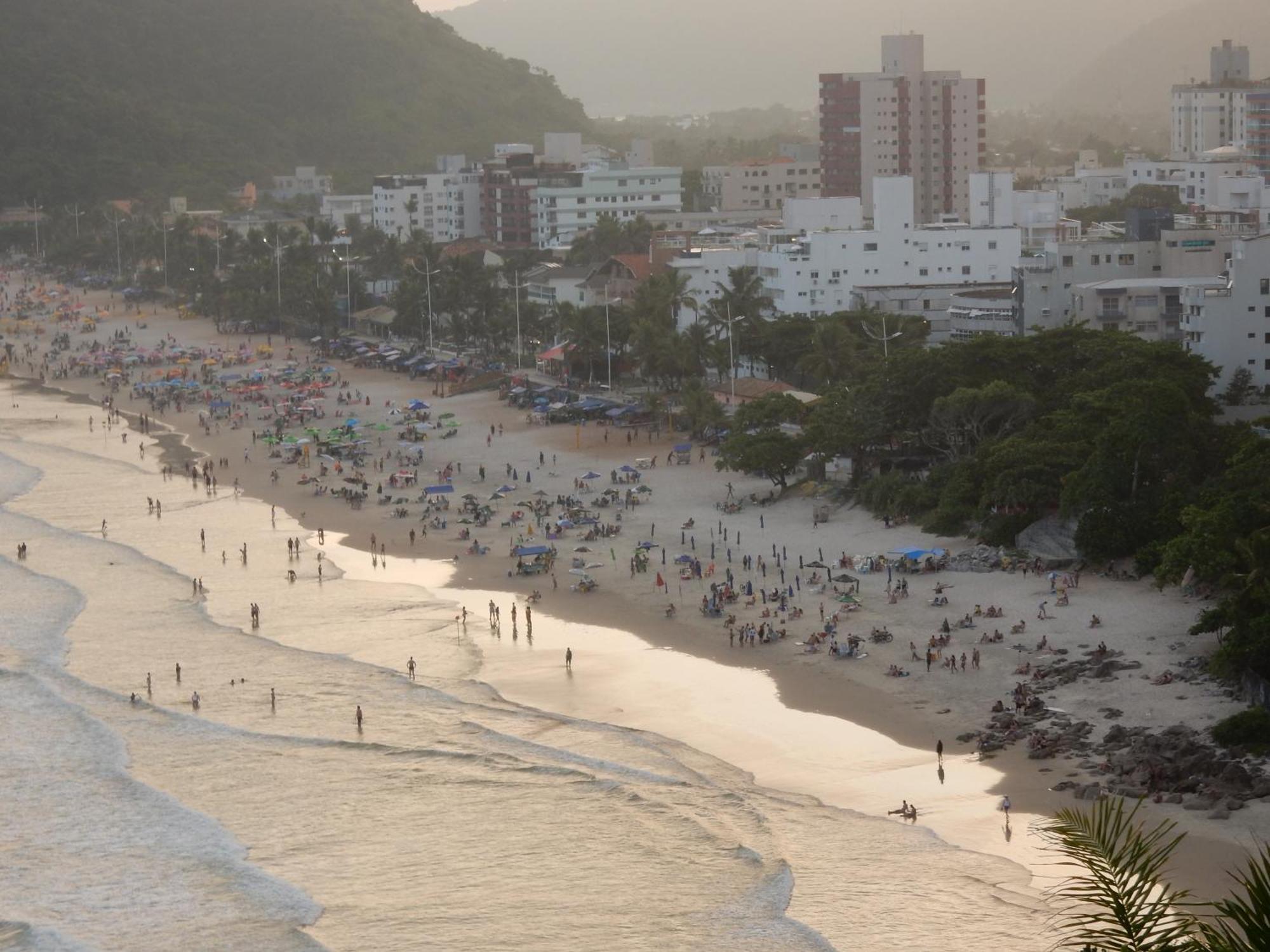 Casa Sete Enseada Ar Cond Suite E Estacionamento Gratis E Uma Otima Localizacao Na Enseada グァルジャー エクステリア 写真